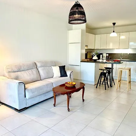 Modern Renovated 1 Bedroom In Apartamento *